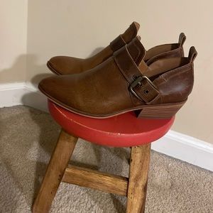 Frye and Co brown leather shooties size 7.5